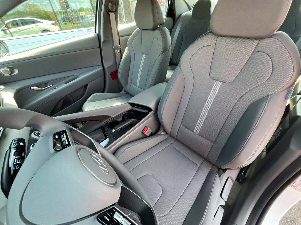 New 2026 White Hyundai SE image 11