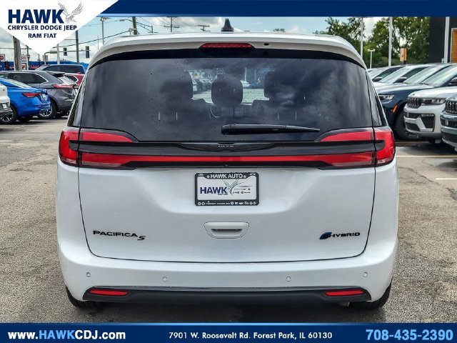 Used 2024 White Chrysler Select S Appearance image 5