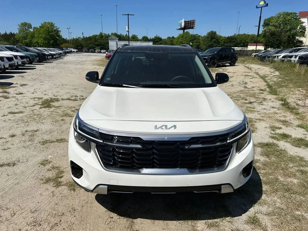 New 2026 White Kia LX image 2