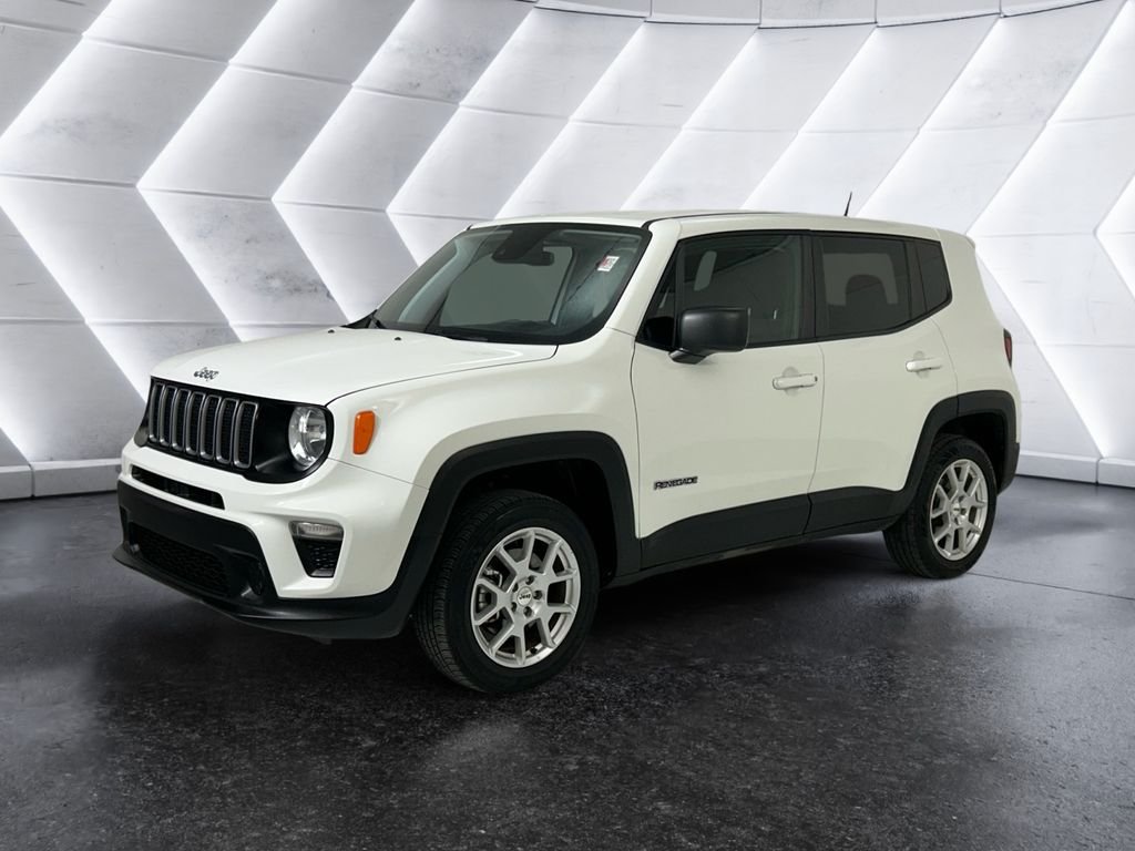 Used 2023 White Jeep Latitude image 3