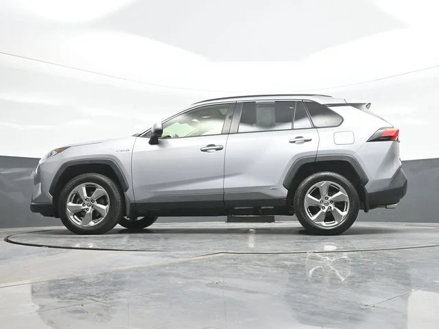 Used 2021 Silver Toyota XLE Premium image 20