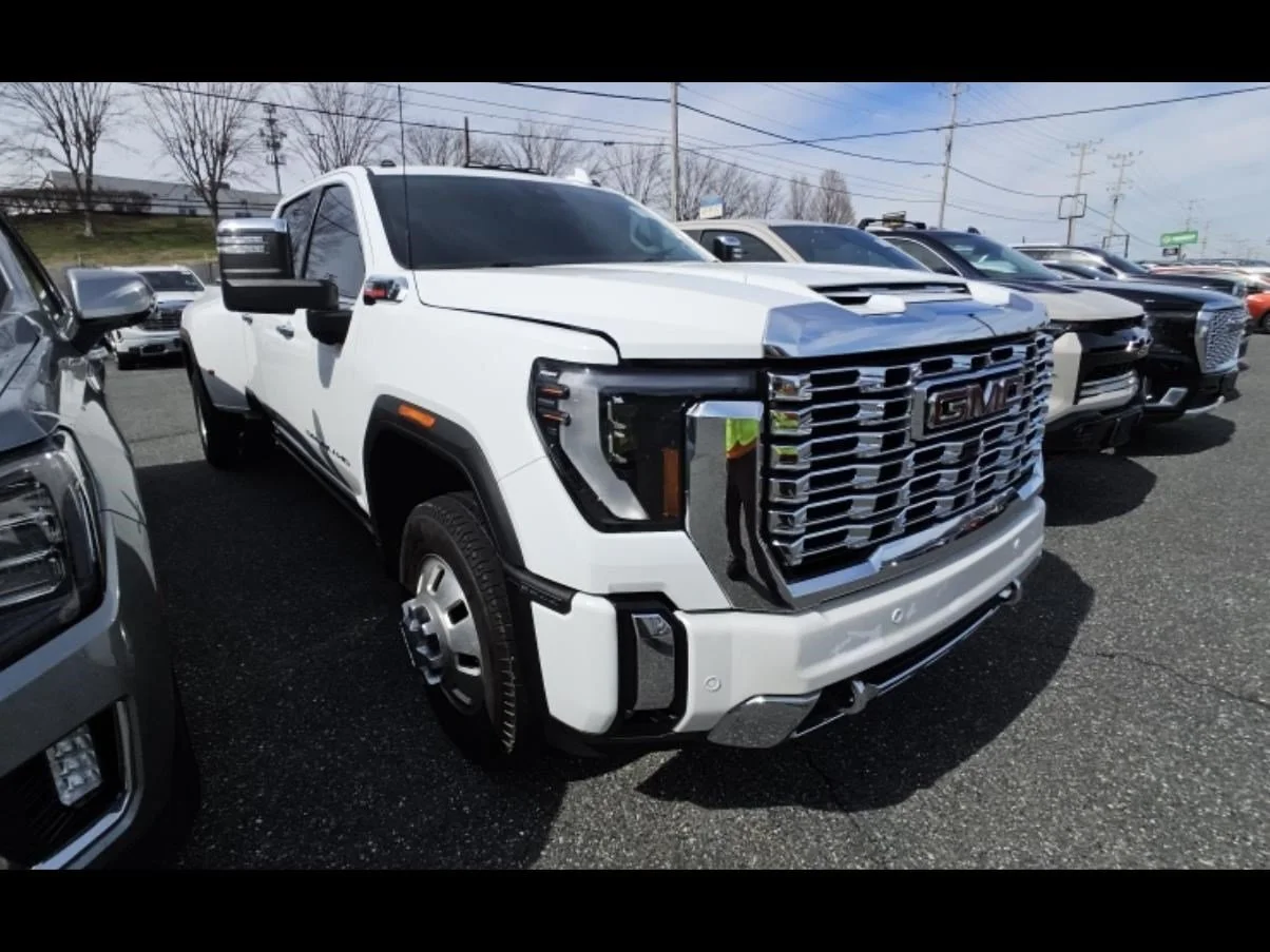 Used 2024 Summit White GMC Denali DRW image 9