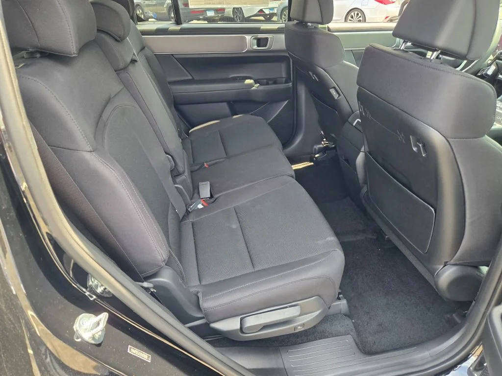 New 2026 Phantom Black Hyundai SE image 9