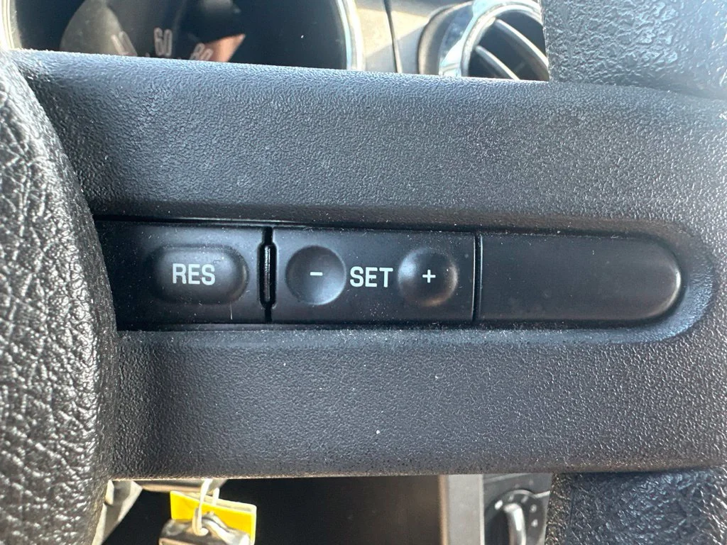 Used 2009 Gray Ford V6 image 23