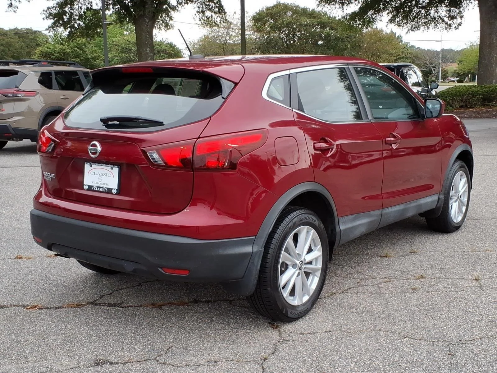 Used 2019 Scarlet Ember Tintcoat Nissan S image 7