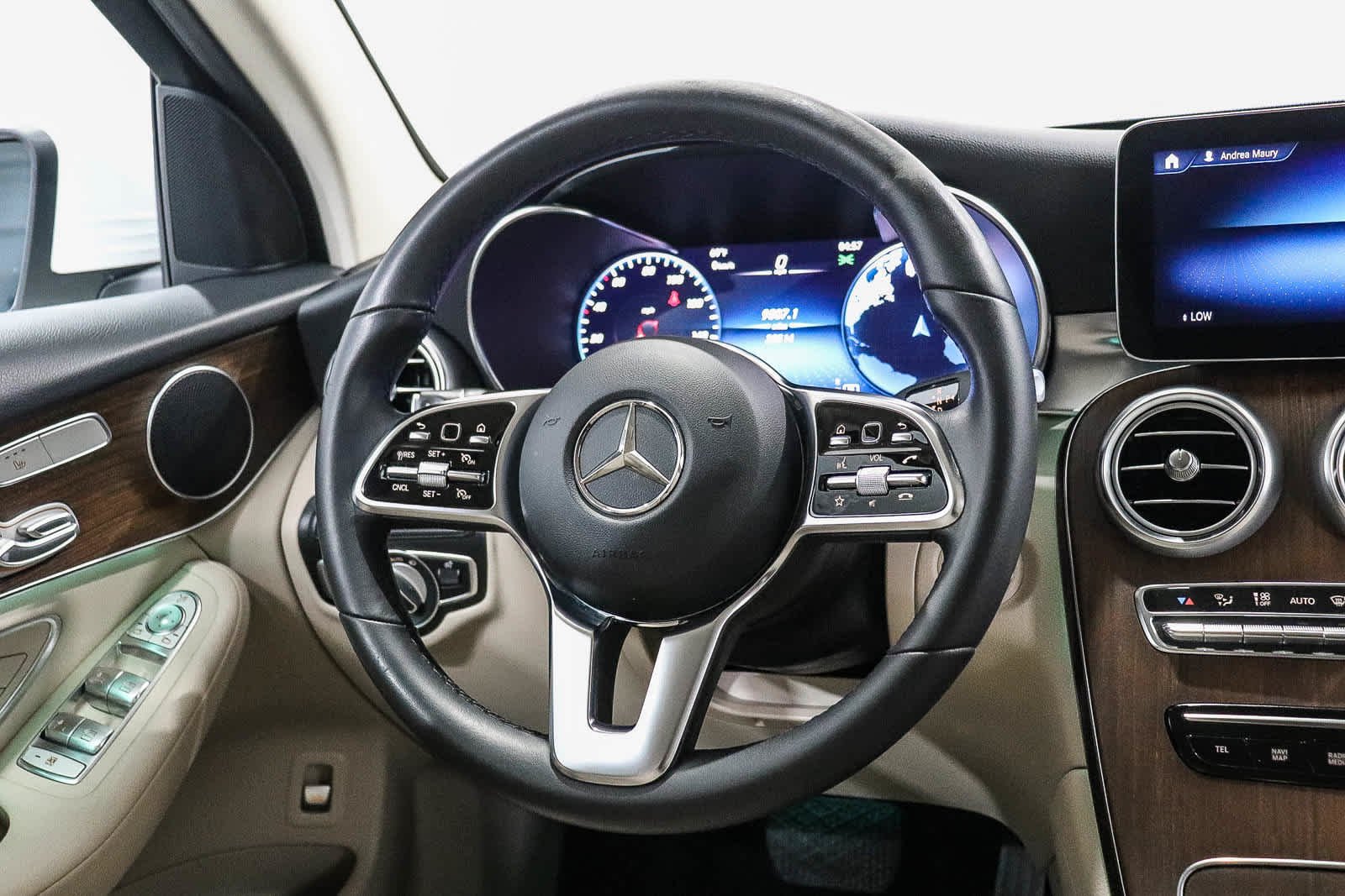 Used 2022 Polar White Mercedes-Benz GLC 300 image 17