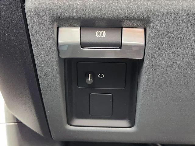 New 2026 Fuji White Land Rover V8 image 21