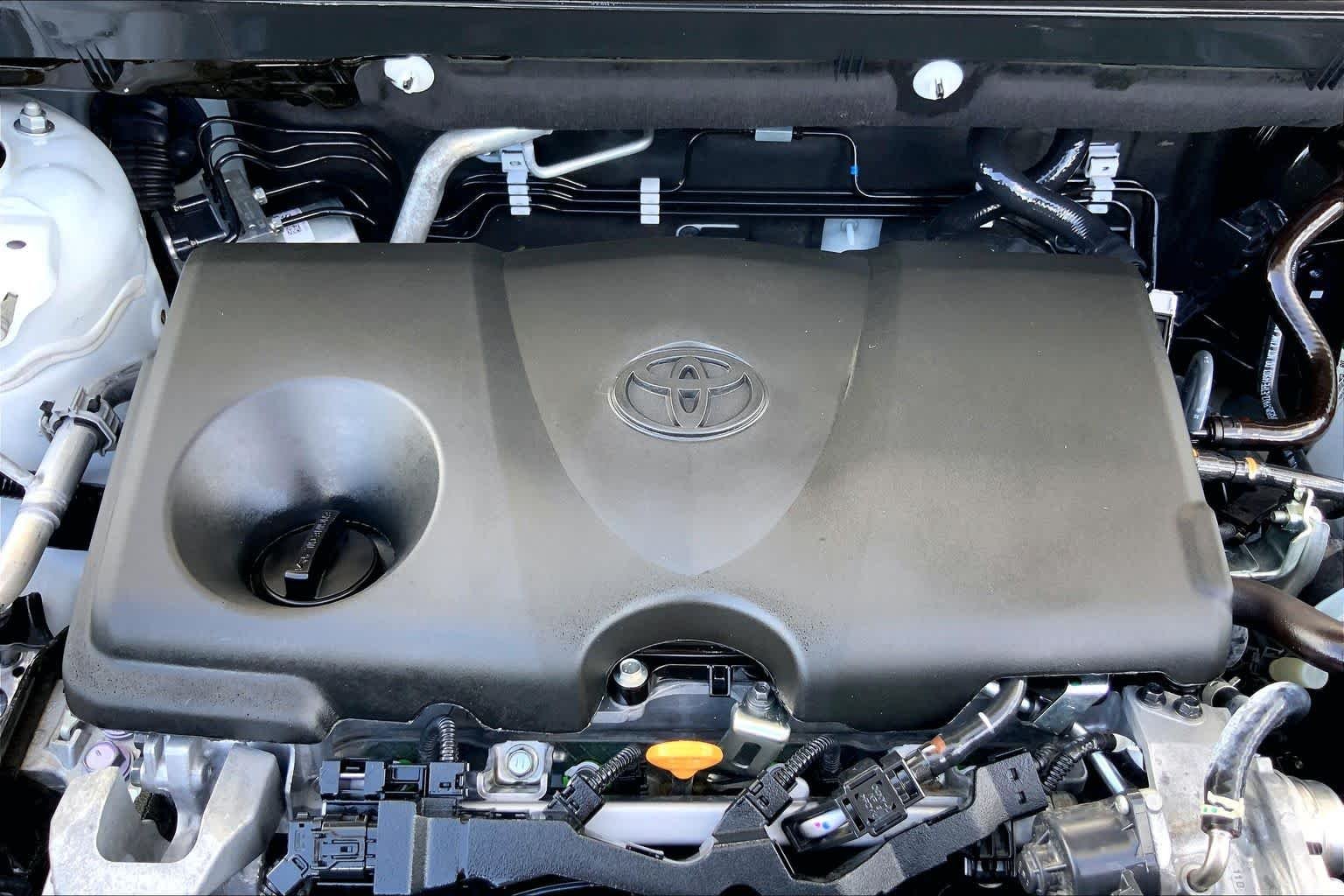 Used 2024 Ice Cap Toyota XLE image 32