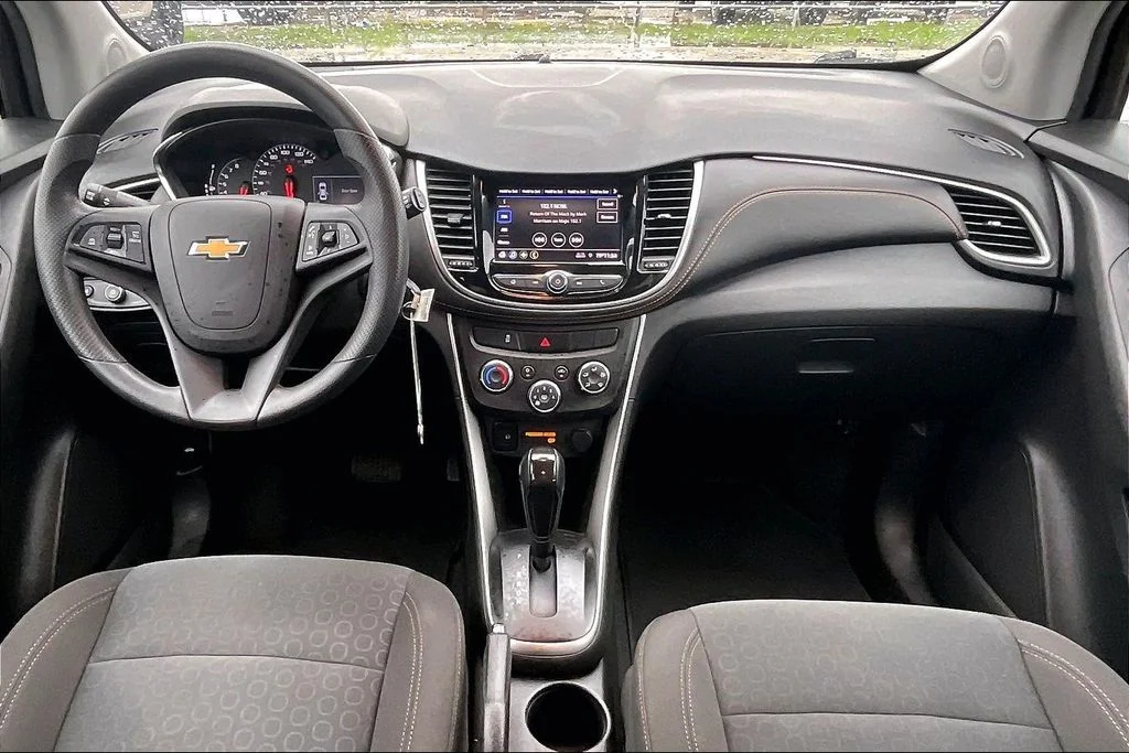 Used 2022 Silver Chevrolet LS image 7