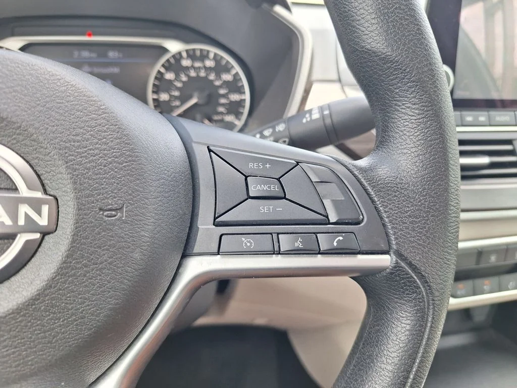Used 2024 White Nissan 2.5 SV image 18