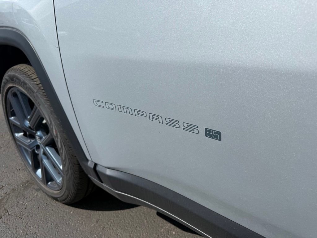 New 2026 Silver Zynith Metallic Clearcoat Jeep  image 11