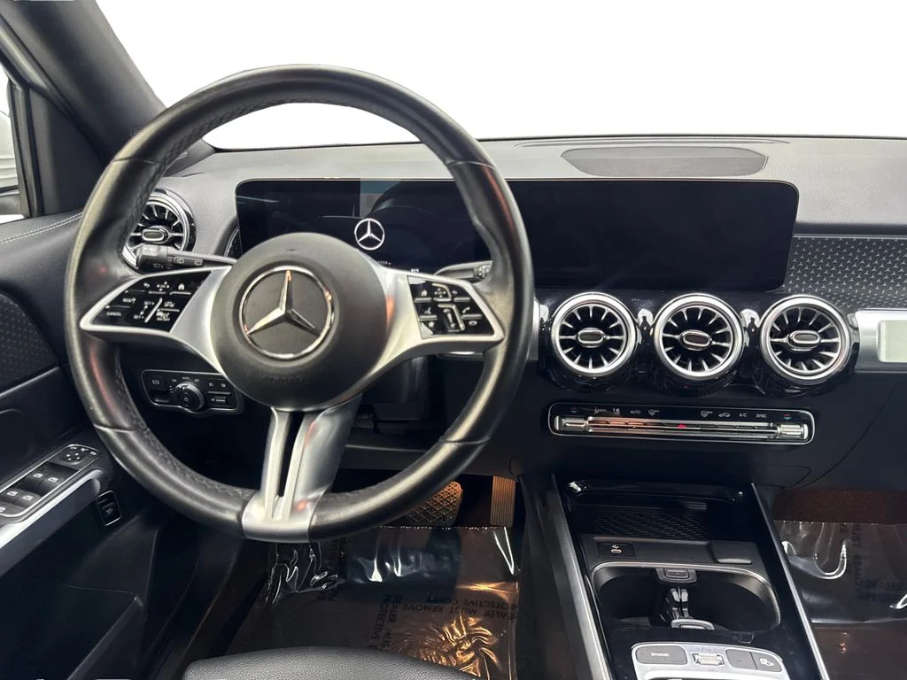 Used 2025 White Mercedes-Benz GLB 250 image 50