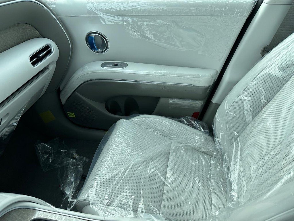 New 2027 White Hyundai SEL AWD image 34