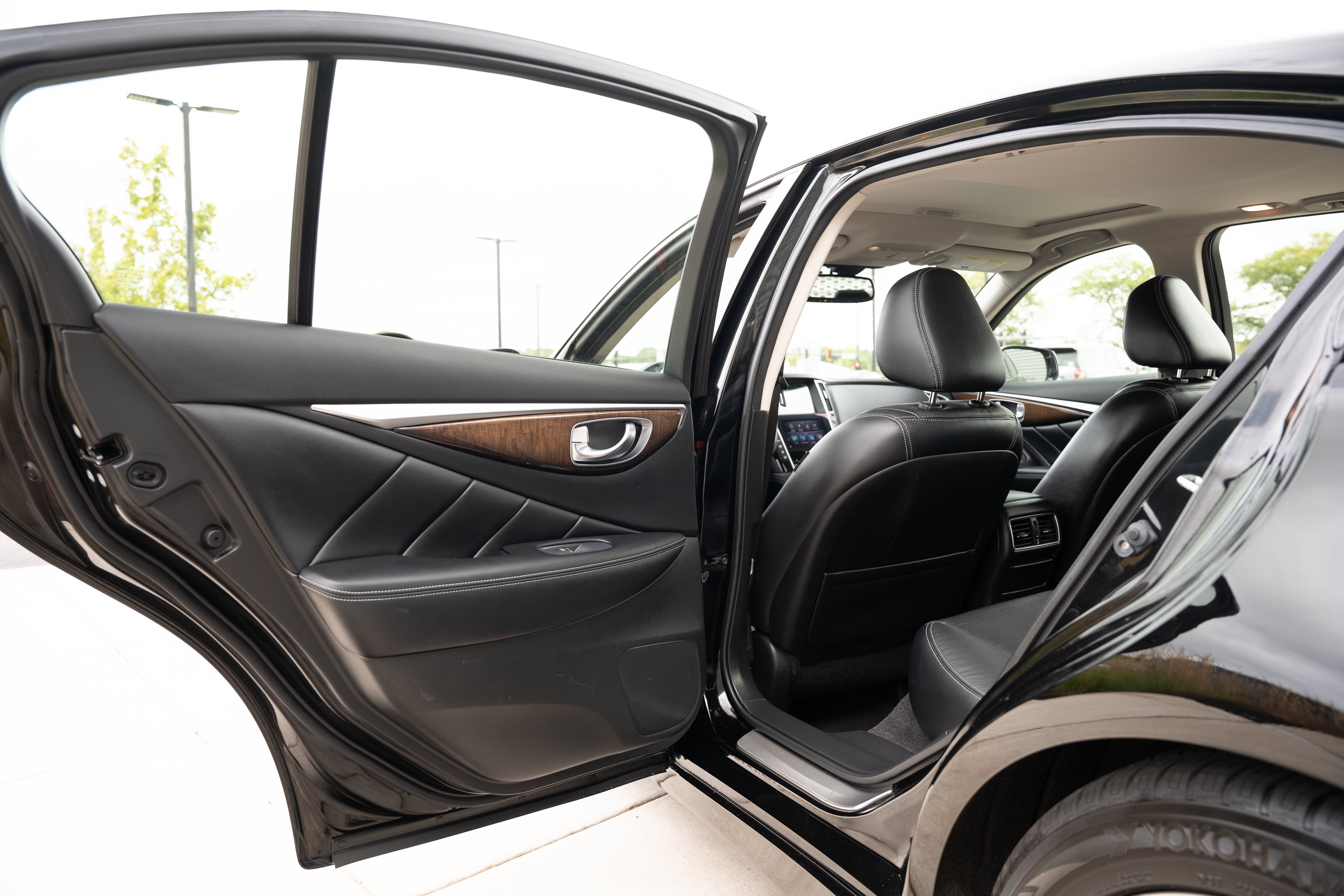 Used 2014 Black Obsidian INFINITI Premium image 23
