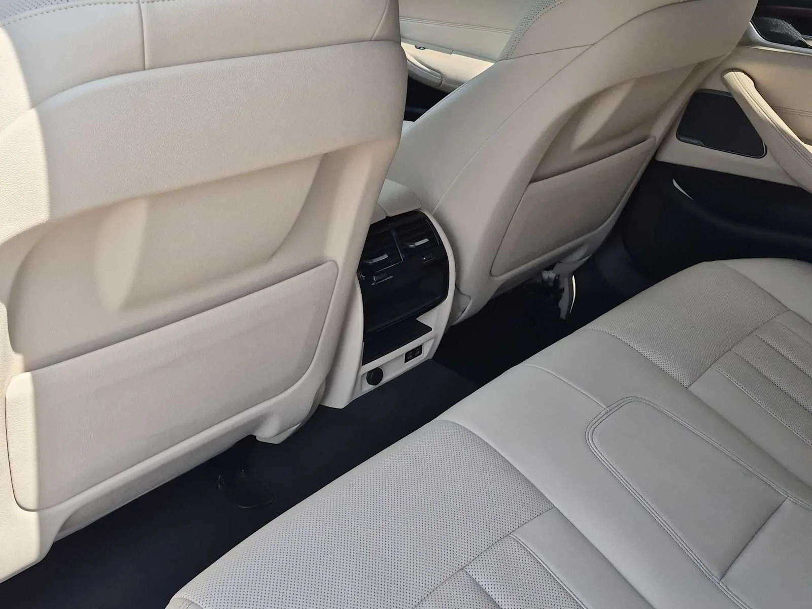 Certified Used 2023 Mineral White Metallic BMW 540i xDrive image 18