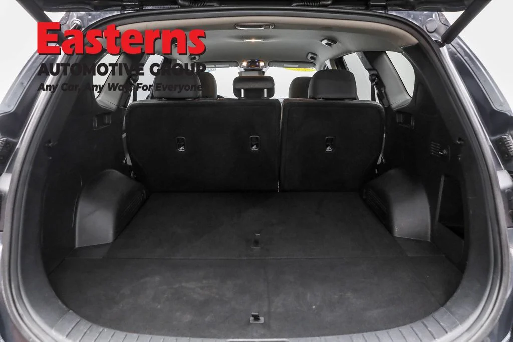 Used 2023 Gray Hyundai SEL image 9