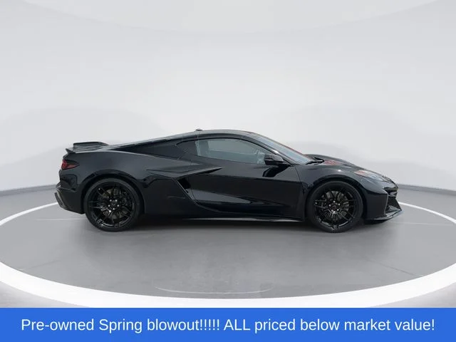 Used 2025 Black Chevrolet Z06 image 9