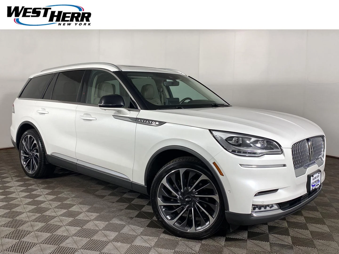 Used 2020 Pristine White Metallic Tri-Coat Lincoln Reserve image 1