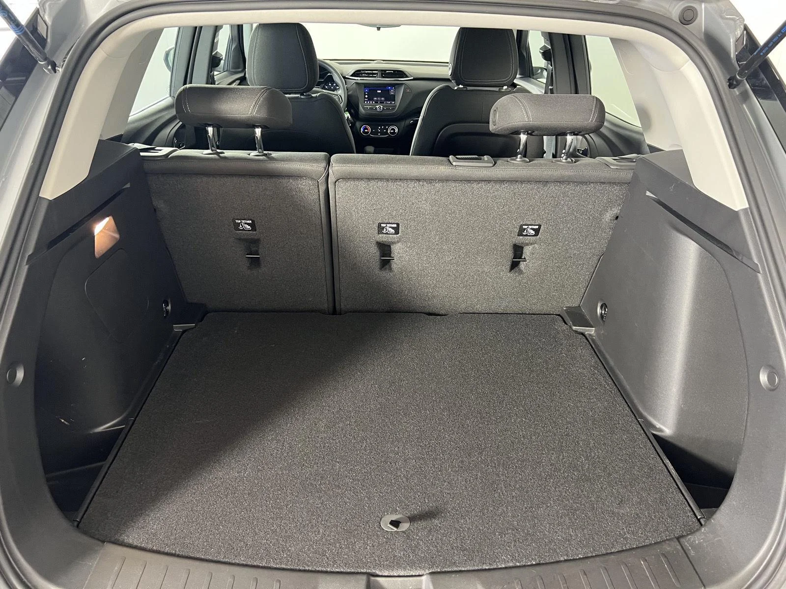 Used 2023 STERLING GRAY METALLIC Chevrolet LS image 19
