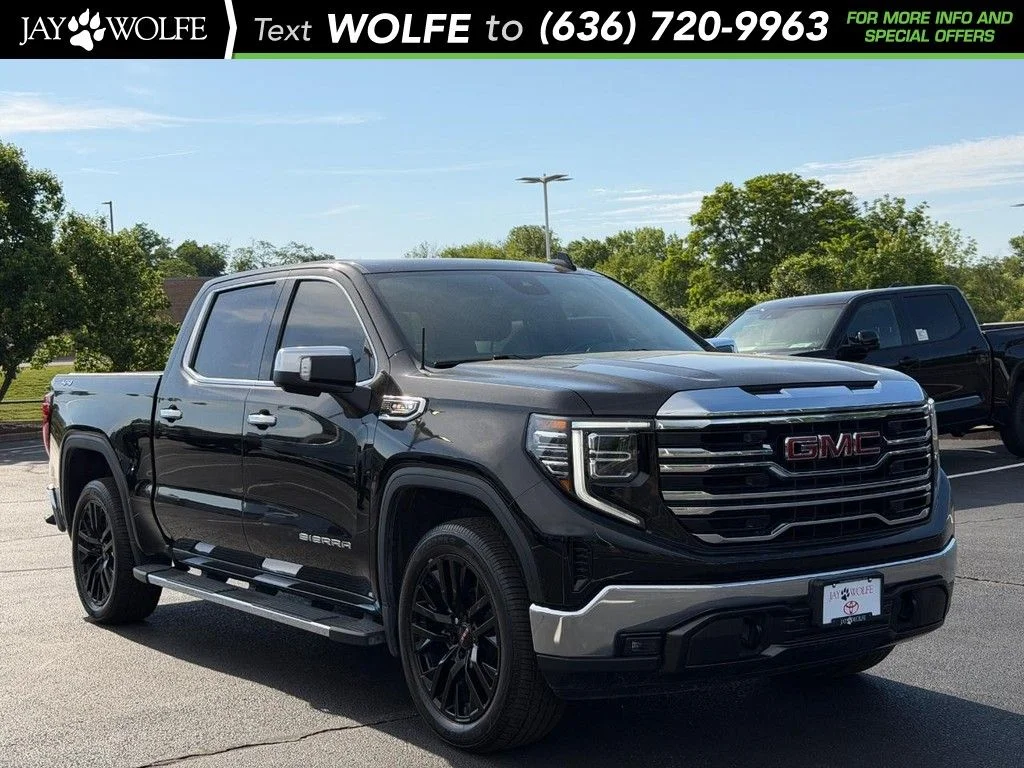 2022 GMC Sierra 4WD Crew Cab Short Box SLT's photo