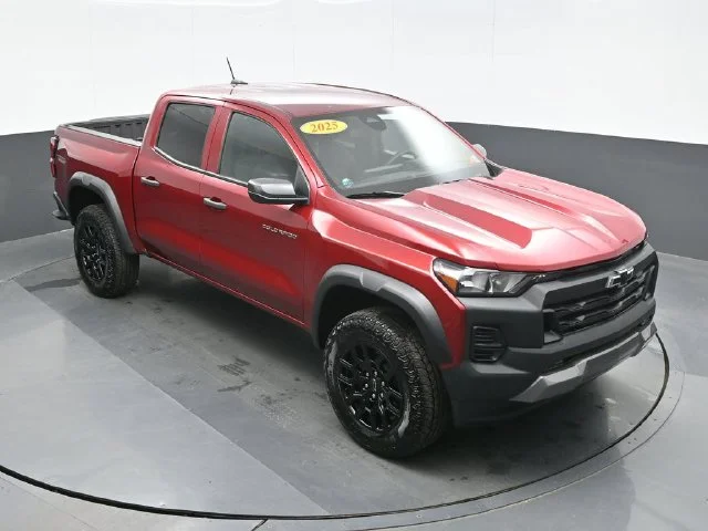 Used 2025 Red Chevrolet Trail Boss image 14