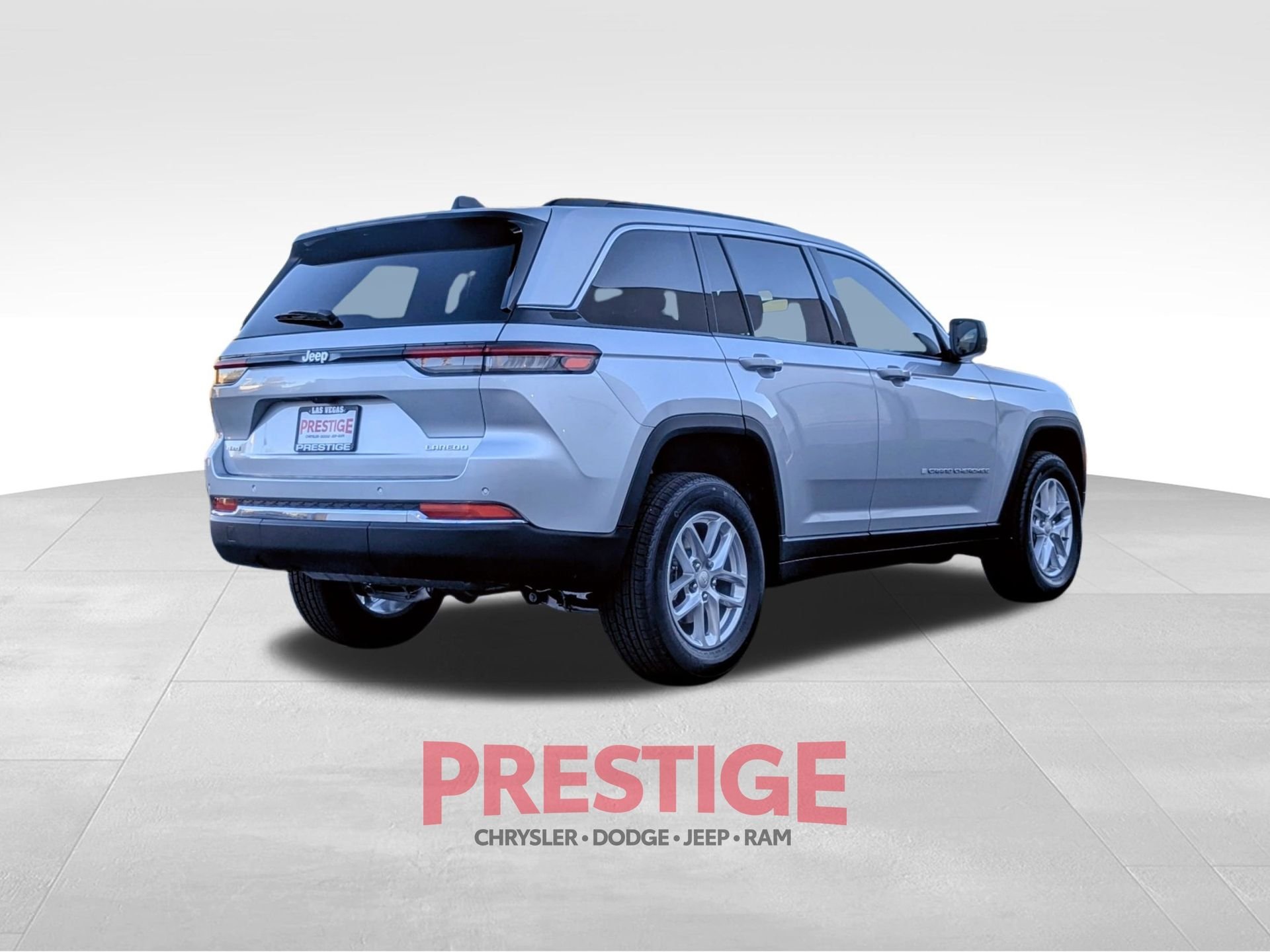 New 2026 Silver Zynith Exterior Paint Jeep Laredo X image 5