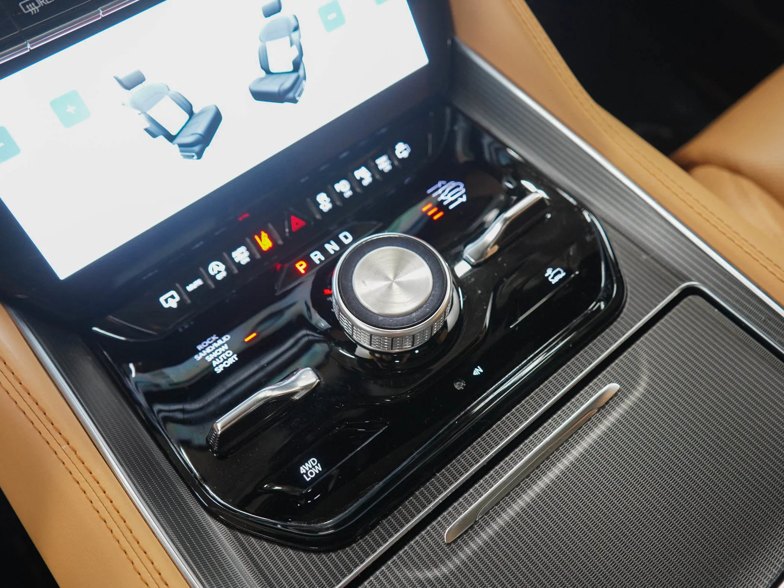 Used 2025 Diamond Black Crystal Pearlcoat Jeep Series III image 28