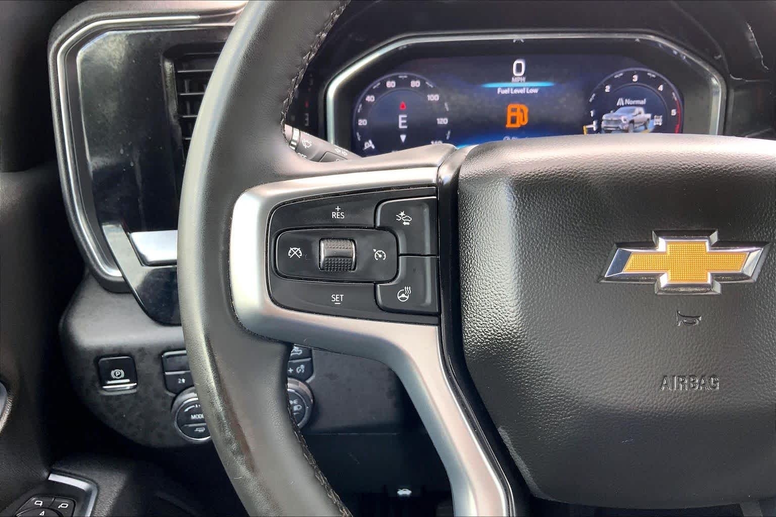 Used 2025 Summit White Chevrolet LT image 23