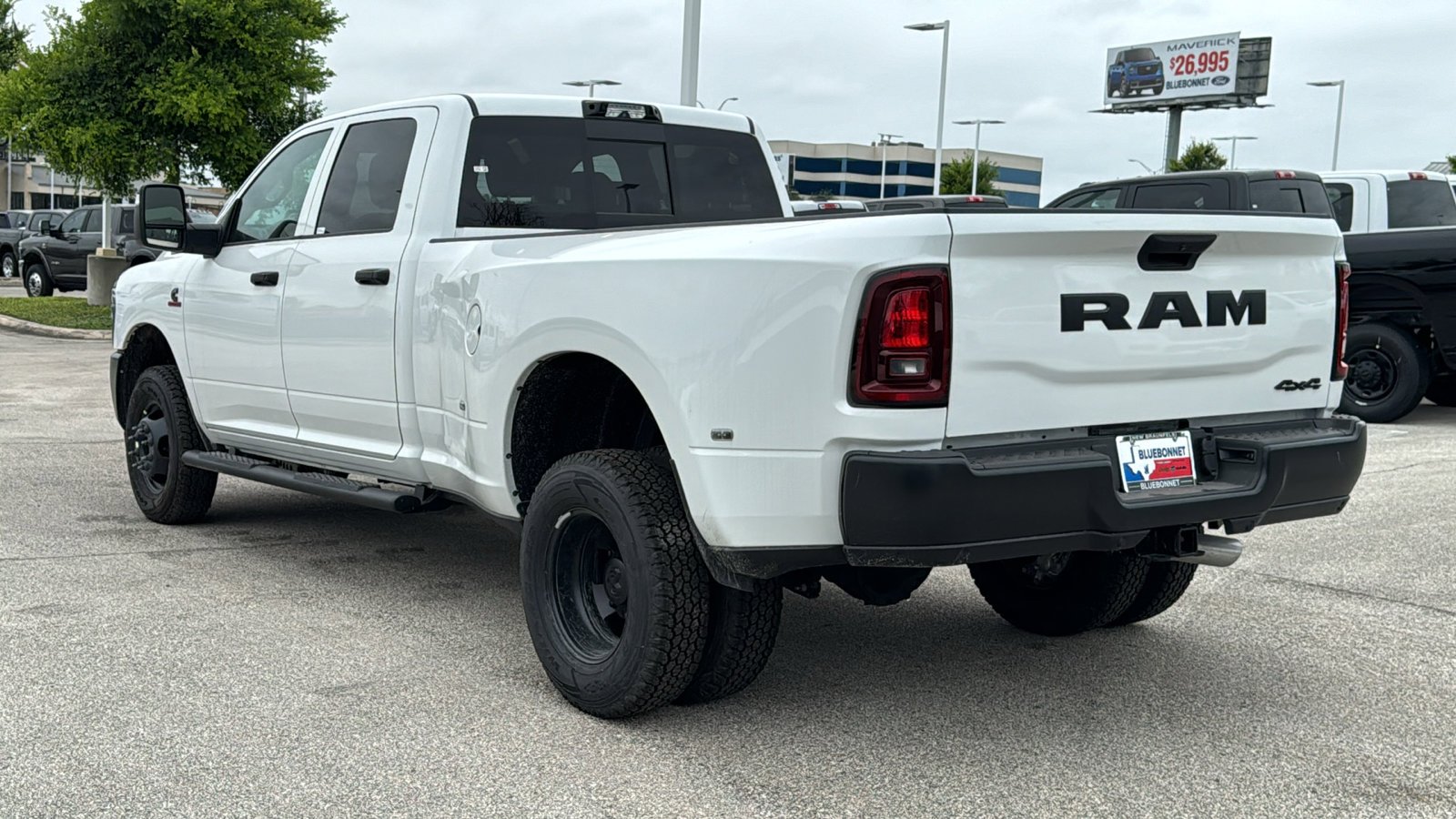 New 2026 Bright White Clear-Coat Exterior Paint RAM Tradesman image 7