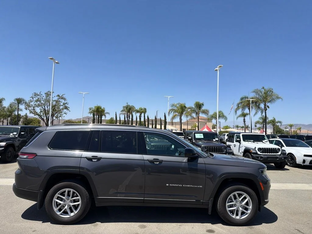Used 2025 Gray Jeep Laredo X image 8