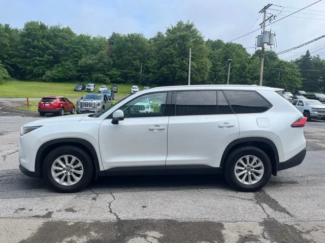 Used 2024 Wind Chill Pearl Toyota XLE image 9