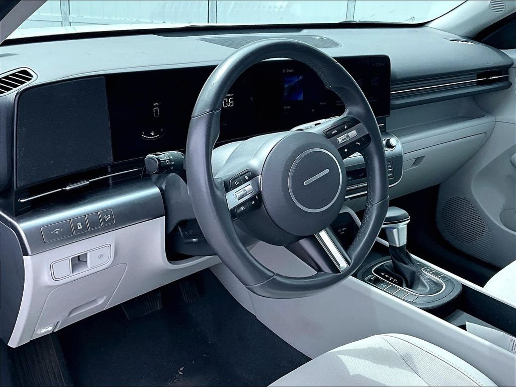 Used 2025 White Hyundai SEL image 8