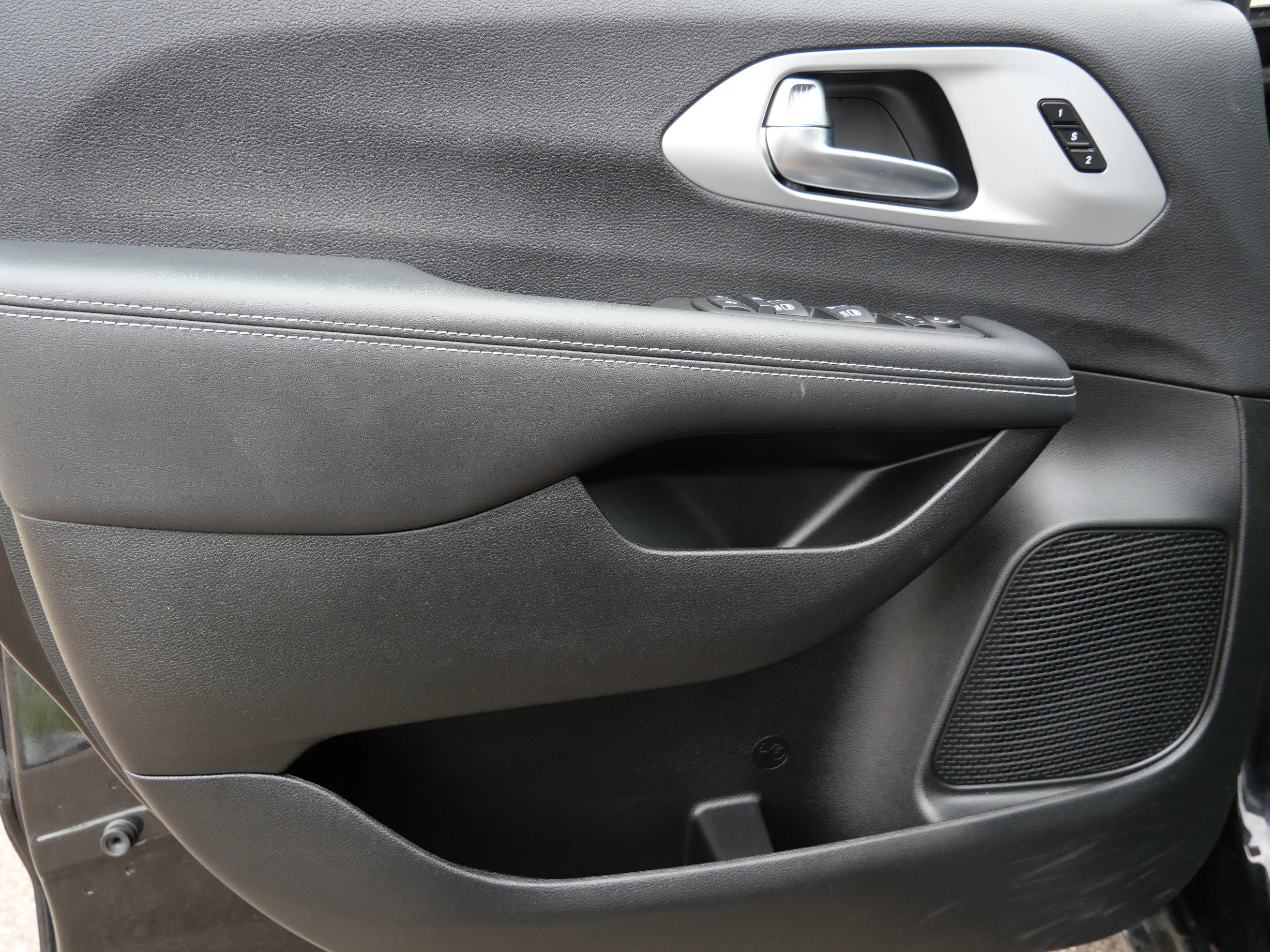 2025 Chrysler Pacifica Limited - Photo 11