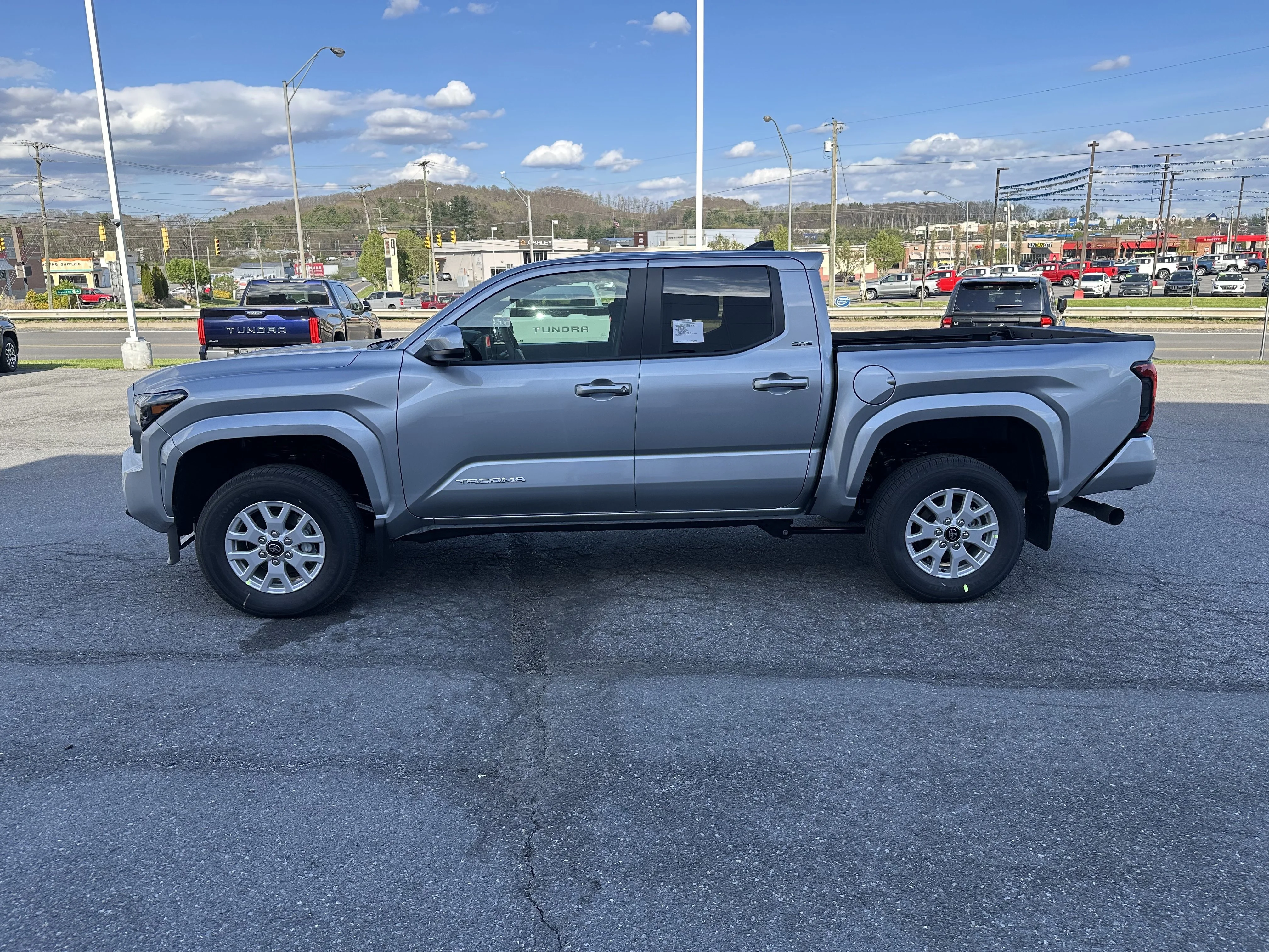 2026 Toyota Tacoma SR5 - Photo 6