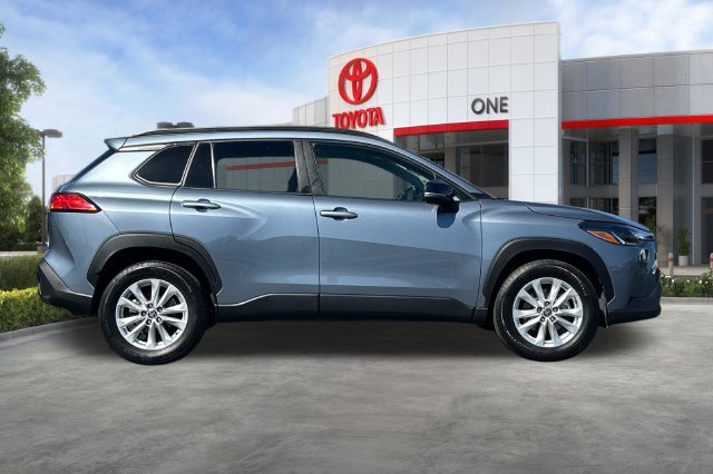 Certified Used 2025  Toyota LE image 3