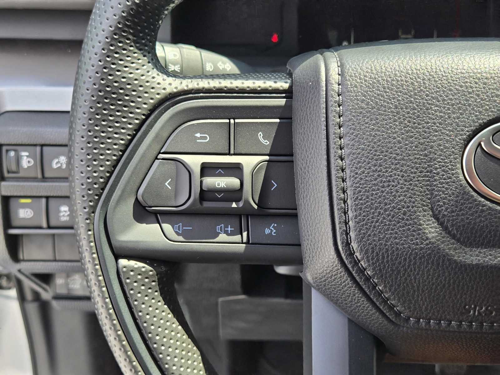 2025 Toyota Tacoma SR5 - Photo 24