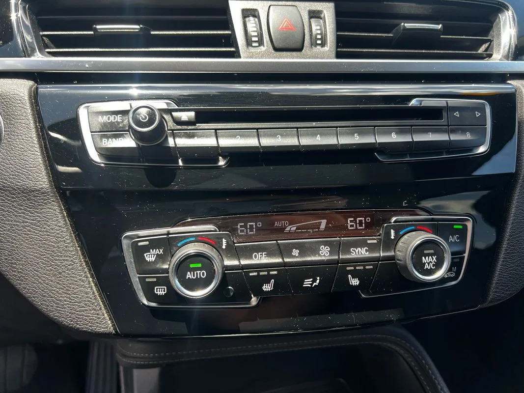 Used 2018  BMW xDrive28i image 20