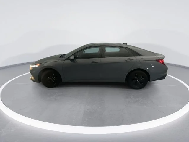 Used 2022 Gray Hyundai SEL image 3
