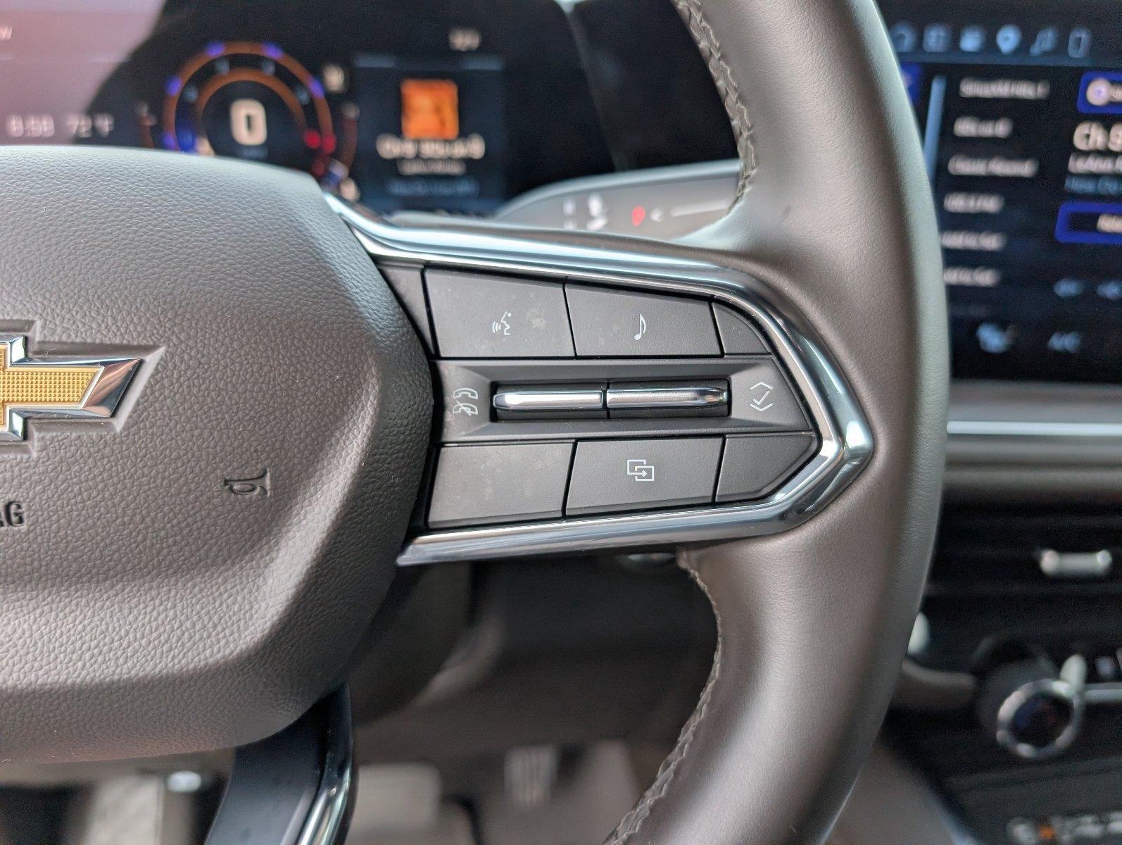 Used 2025 Sterling Gray Metallic Chevrolet LT image 27