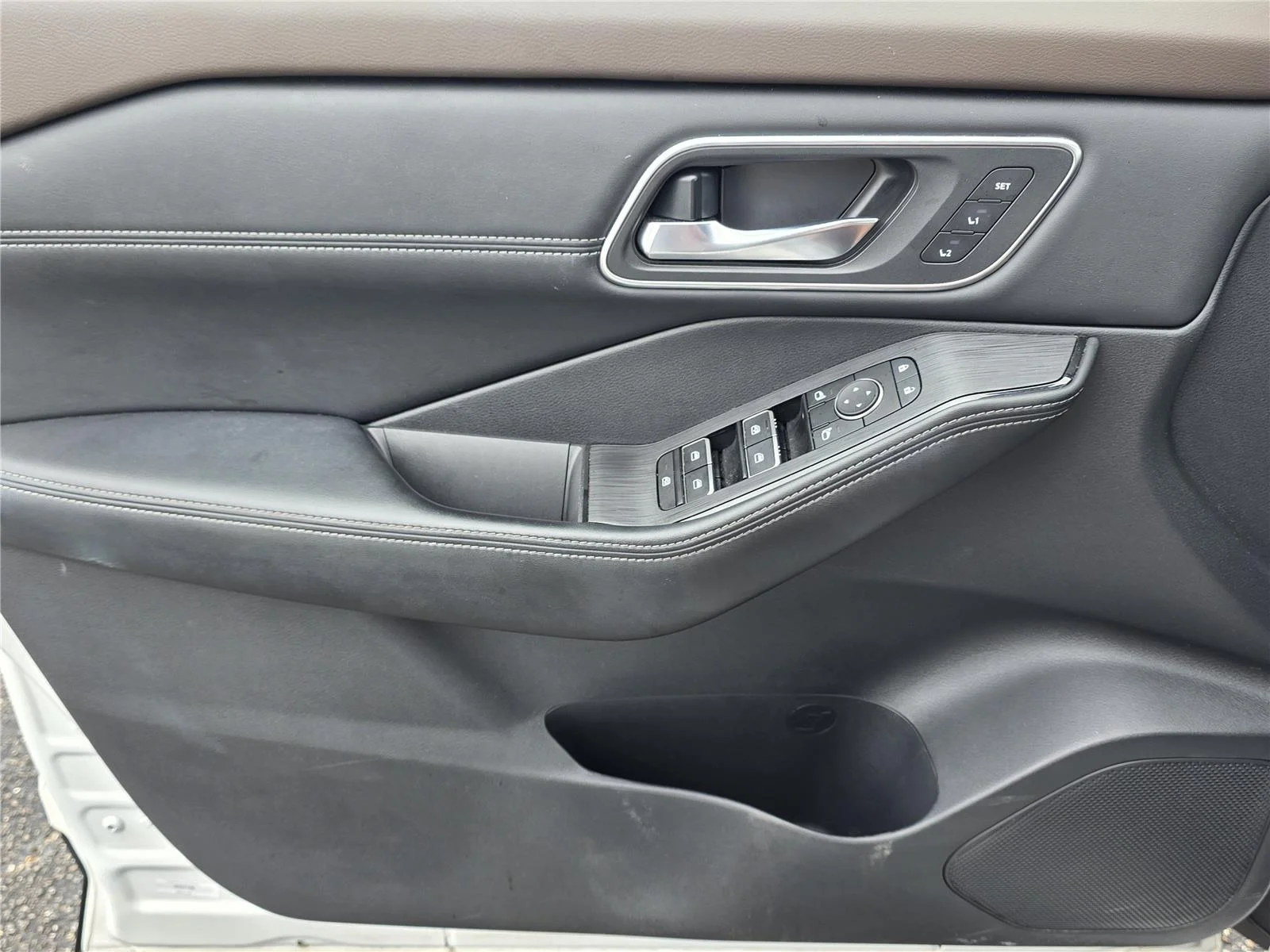 Used 2023 Pearl White Tricoat Nissan Platinum image 26