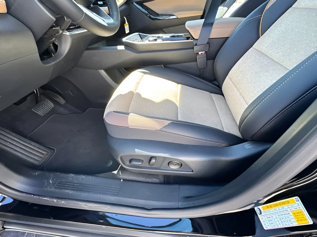 New 2027 Mosaic Black Metallic Chevrolet ACTIV image 10