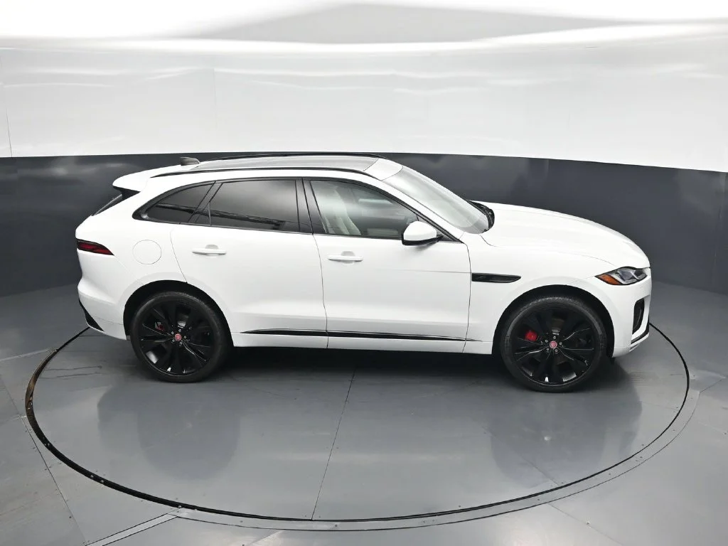 Used 2023  Jaguar P400 R-Dynamic S image 49