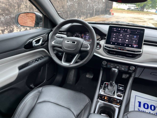 Used 2025 White Jeep Limited image 24