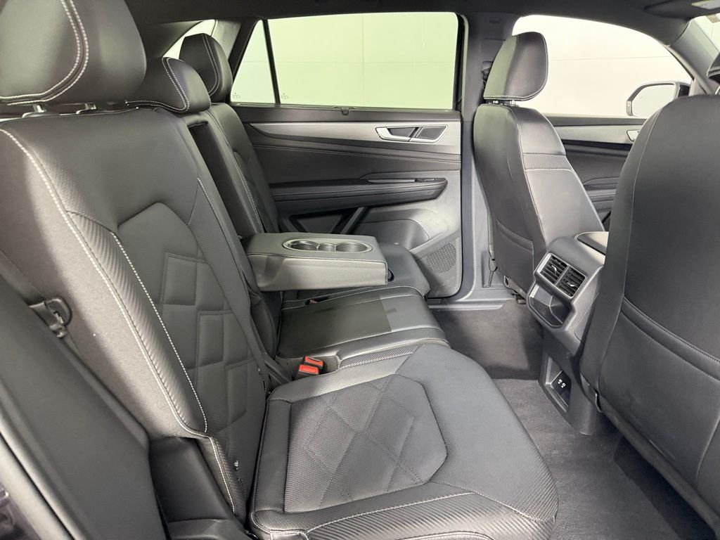 2025 Volkswagen Atlas Cross Sport SE w/Tech - Photo 28