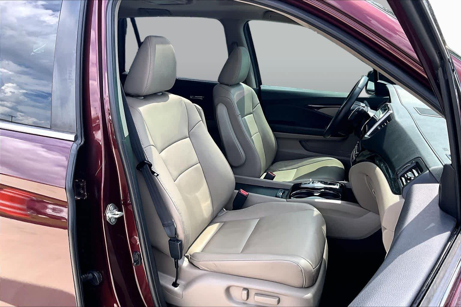 Used 2018 Deep Scarlet Pearl Honda Touring image 9