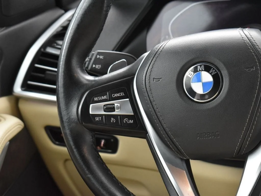 Used 2022 White BMW sDrive40i image 19