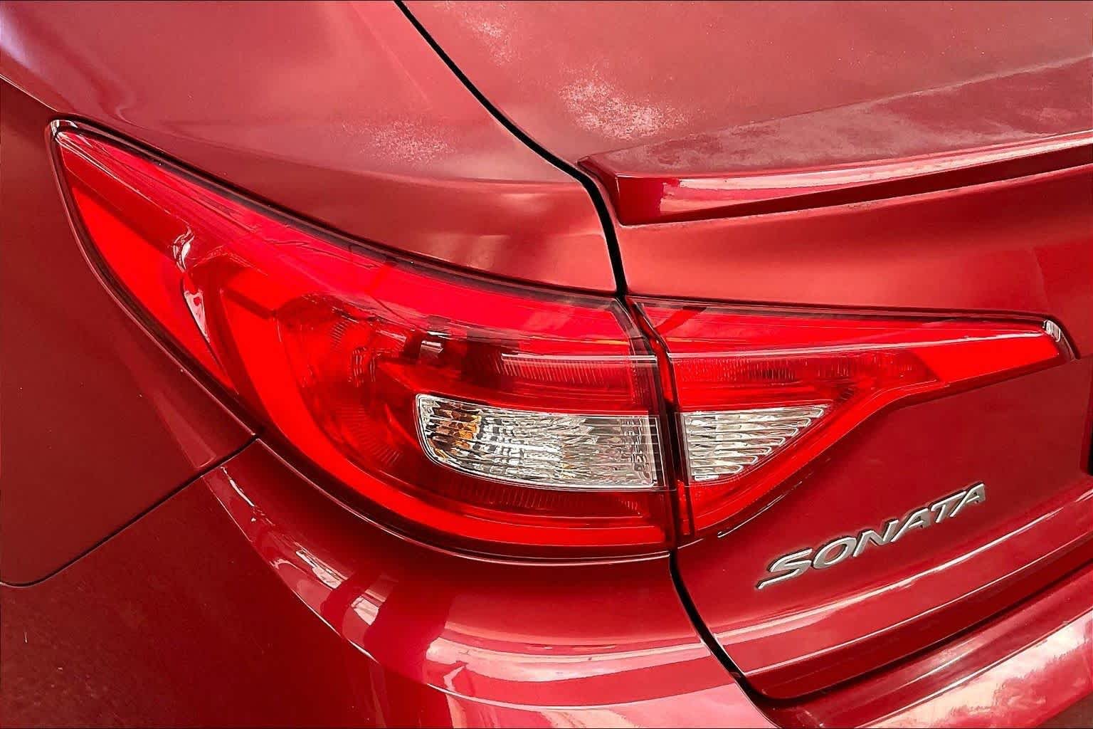 Used 2016 Venetian Red Hyundai 2.4L SE image 28