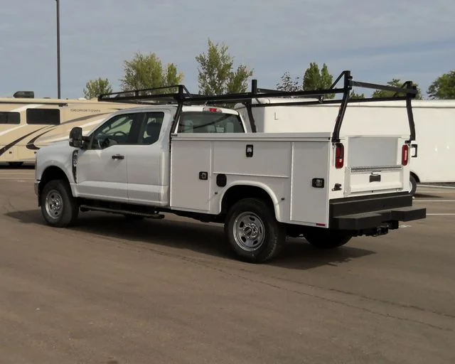 New 2026 Oxford White Ford XL image 4