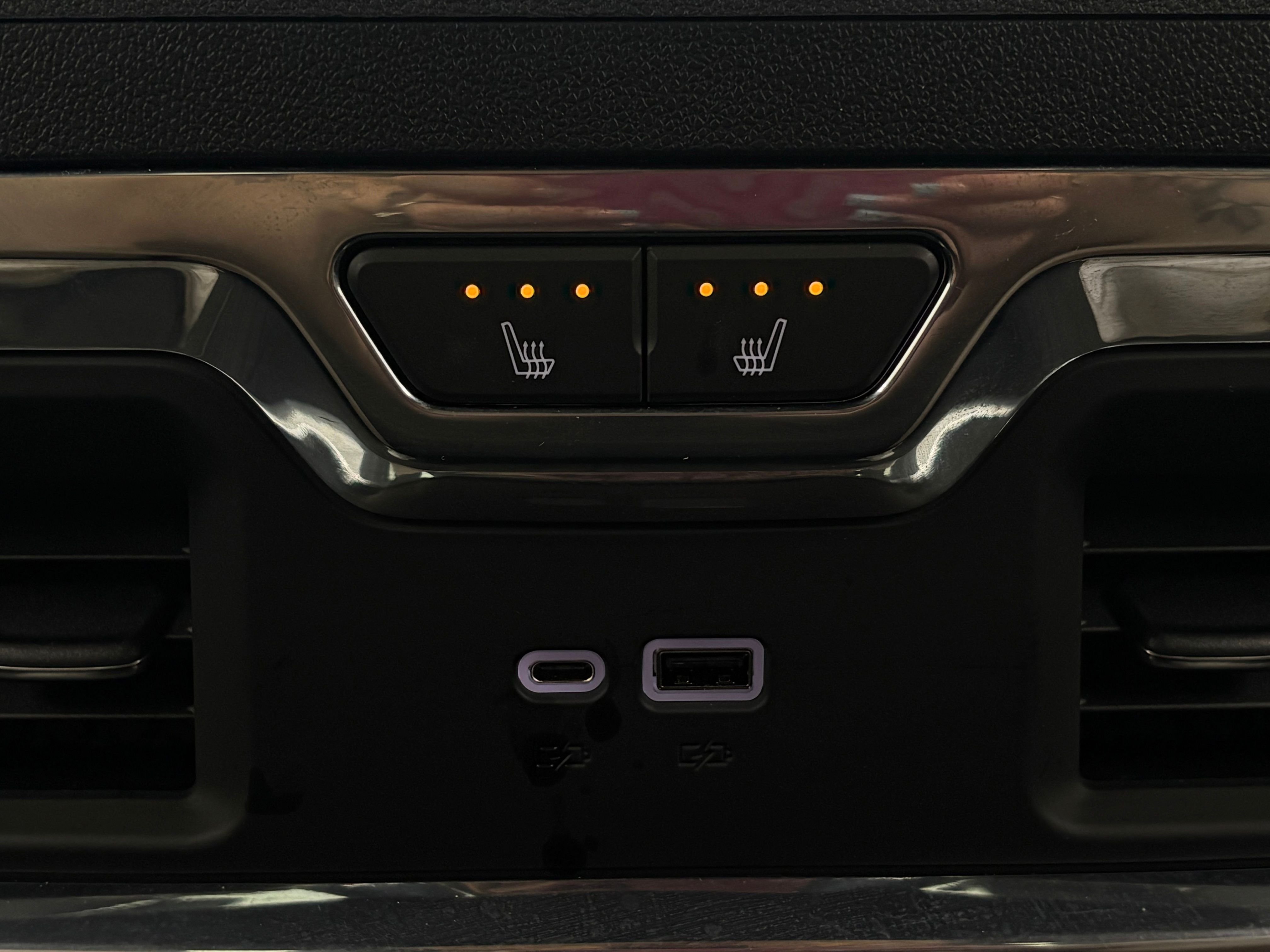 Used 2023 Iridescent Pearl Tricoat Chevrolet High Country image 7