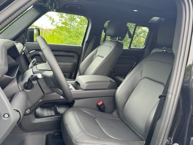New 2026 Santorini Black Land Rover X-Dynamic SE image 10